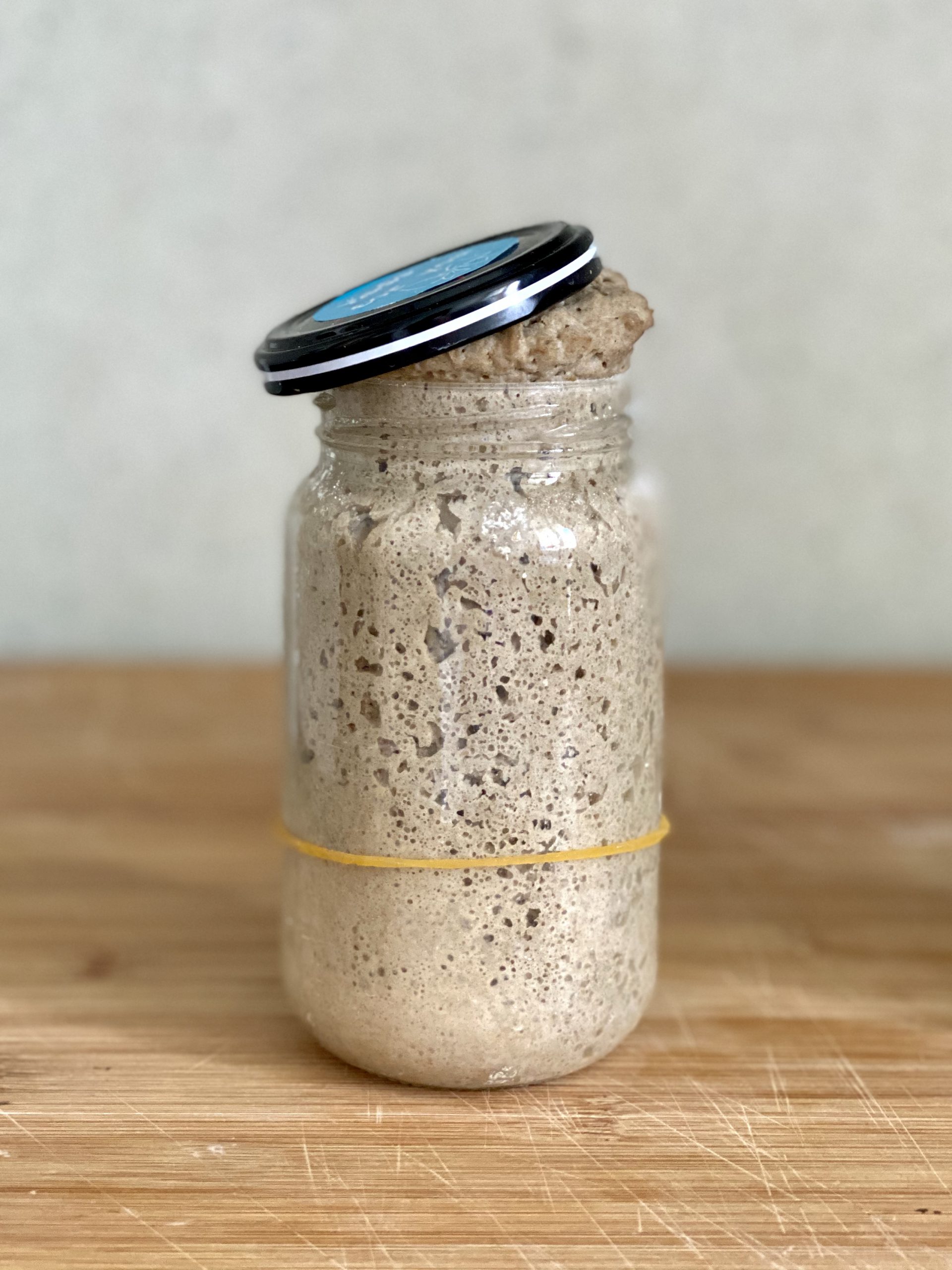 1/ How to make a sourdough starter from scratch